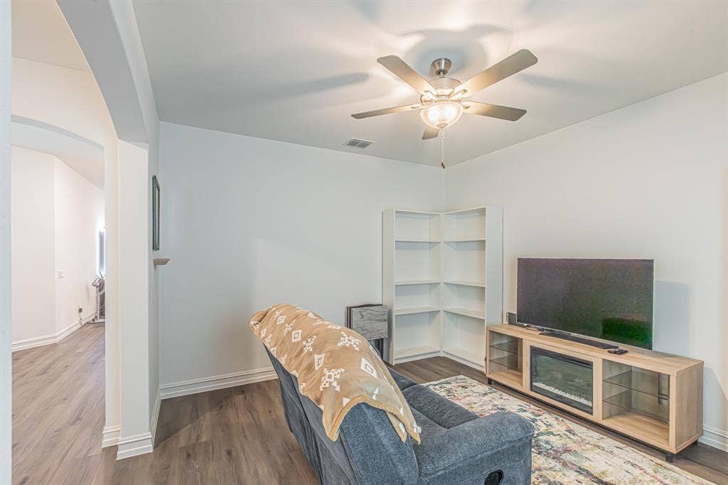 4313 Knight Street, Midlothian, TX 76065 4313 Knight Street, Midlothian, TX 76065