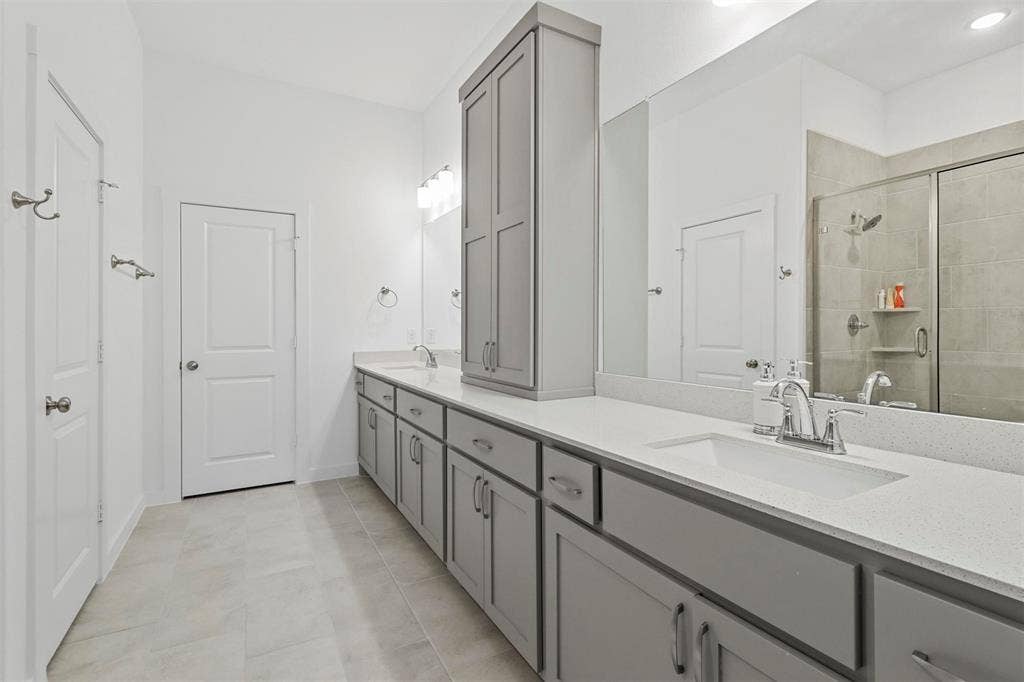 616 Collier Drive, Plano, TX 75075 Primary bathroom