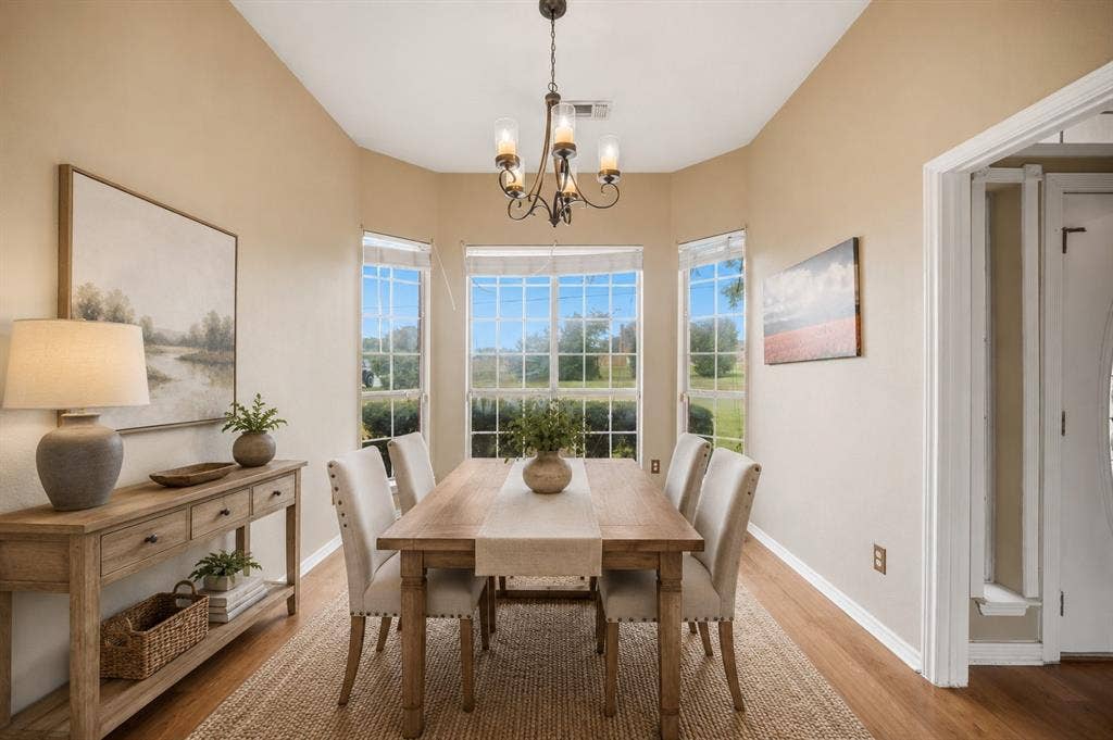 4016 Ovilla Road, Waxahachie, TX 75167 VIRTUALLY STAGED