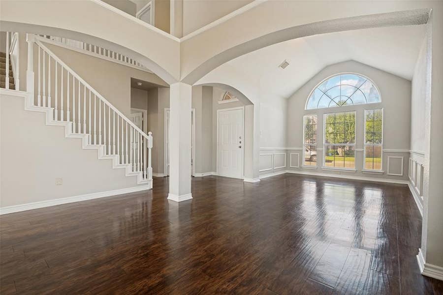 Property photo for 305 Boulder Creek Drive, DeSoto, TX