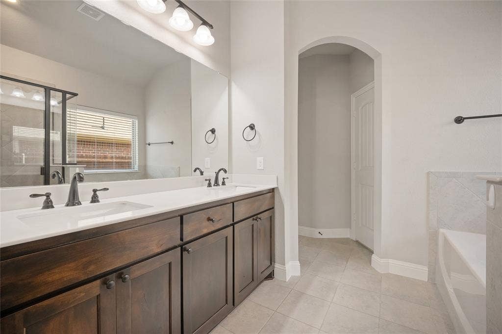 231 Carson Drive, Waxahachie, TX 75167 231 Carson Drive, Waxahachie, TX 75167