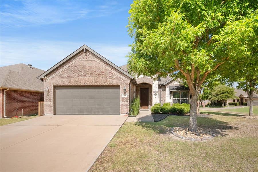 Property photo for 231 Carson Drive, Waxahachie, TX