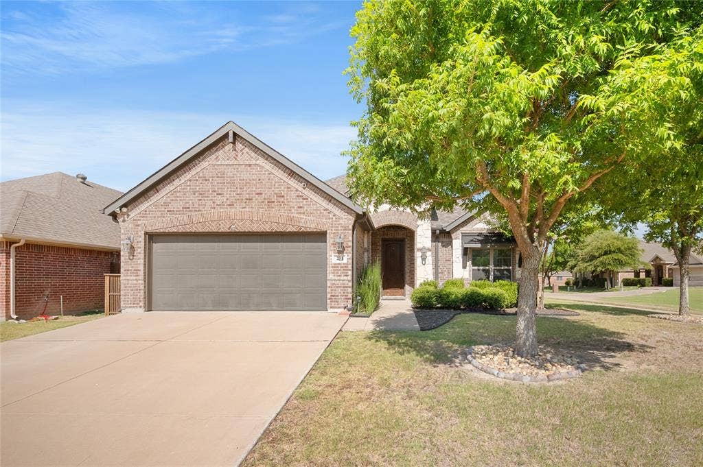 231 Carson Drive, Waxahachie, TX 75167 Welcome home!
