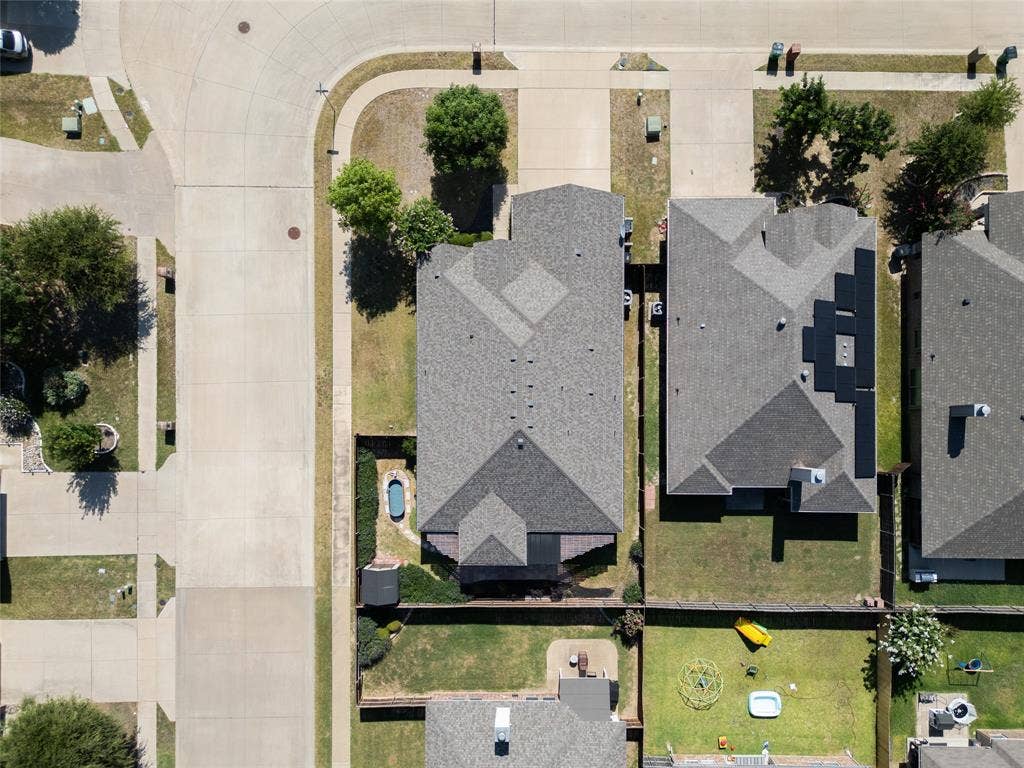 231 Carson Drive, Waxahachie, TX 75167 Corner lot