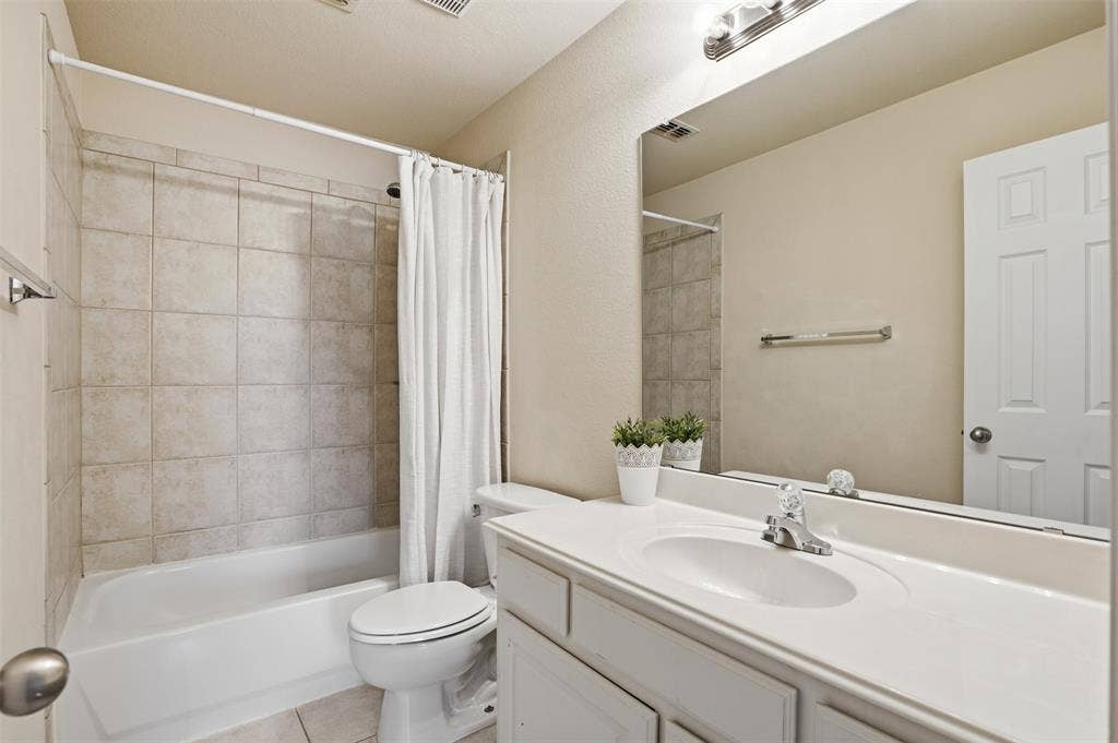 2013 Chessington Lane, McKinney, TX 75072 2013 Chessington Lane, McKinney, TX 75072