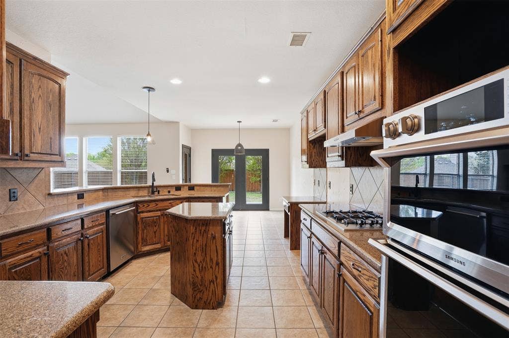 2013 Chessington Lane, McKinney, TX 75072 2013 Chessington Lane, McKinney, TX 75072