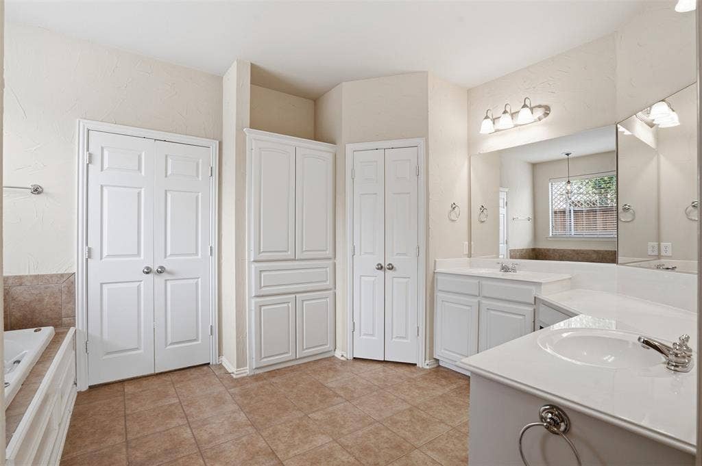 2013 Chessington Lane, McKinney, TX 75072 2013 Chessington Lane, McKinney, TX 75072