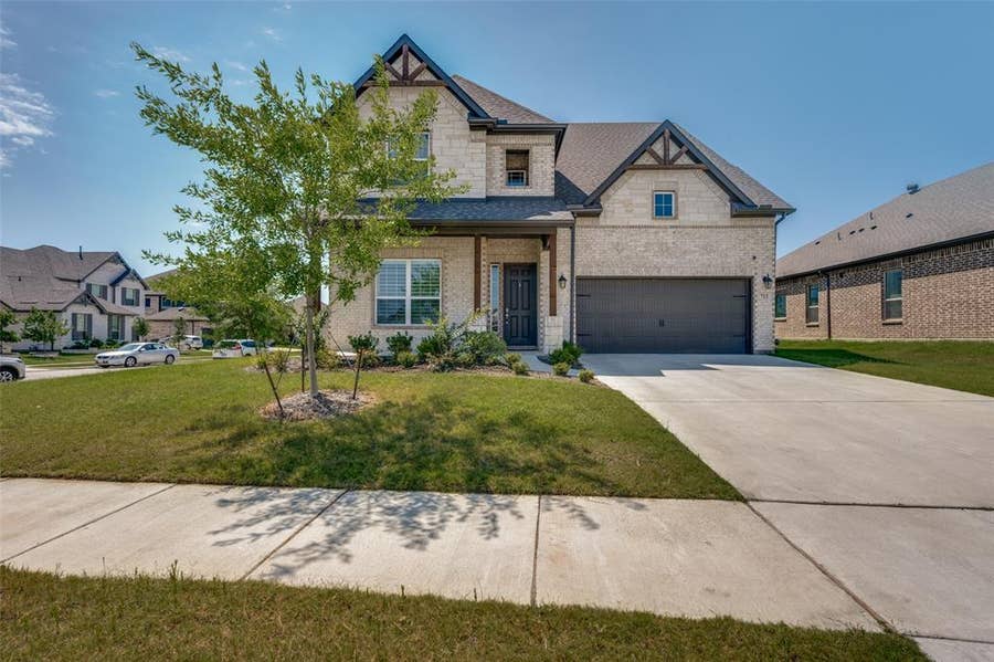Property photo for 712 Matador Lane, Arlington, TX