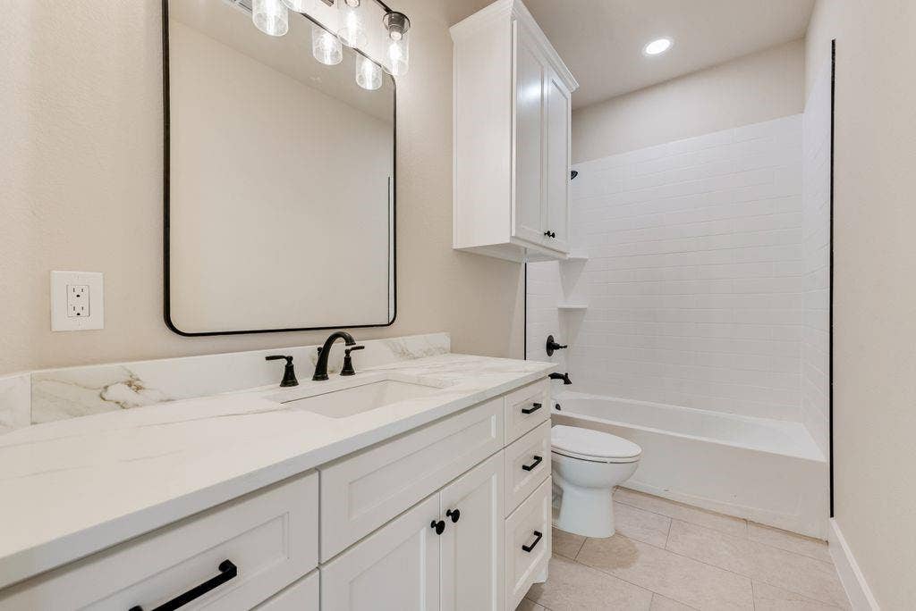 6421 Dalyn Drive, Midlothian, TX 76065 6421 Dalyn Drive, Midlothian, TX 76065