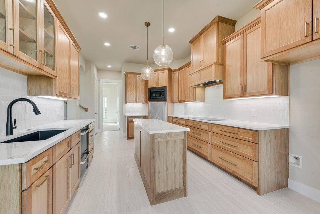 6421 Dalyn Drive, Midlothian, TX 76065 6421 Dalyn Drive, Midlothian, TX 76065