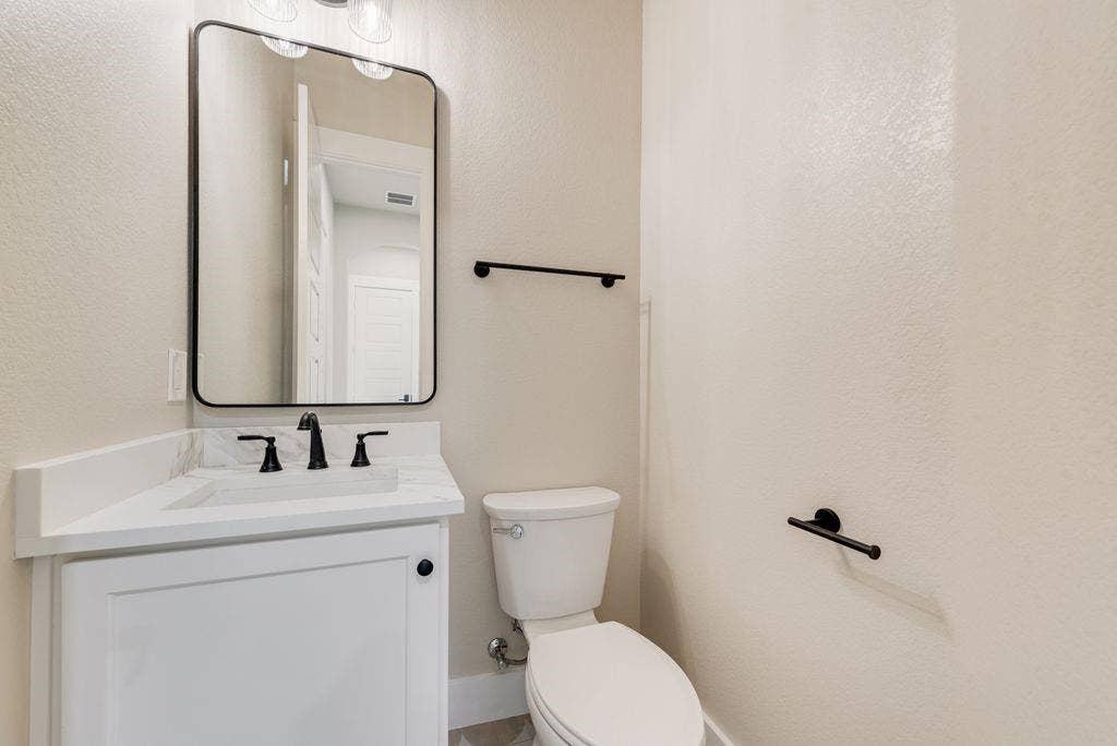 6421 Dalyn Drive, Midlothian, TX 76065 6421 Dalyn Drive, Midlothian, TX 76065