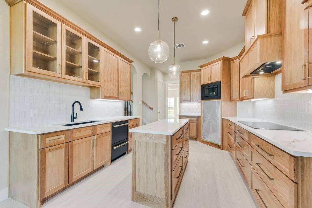6421 Dalyn Drive, Midlothian, TX 76065 6421 Dalyn Drive, Midlothian, TX 76065
