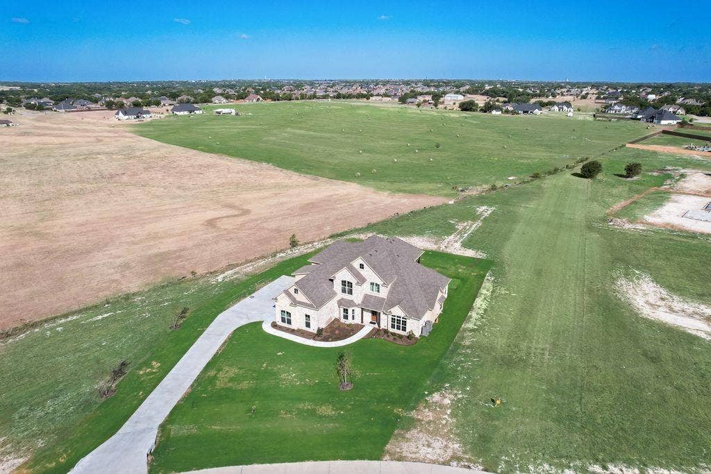 6421 Dalyn Drive, Midlothian, TX 76065 6421 Dalyn Drive, Midlothian, TX 76065