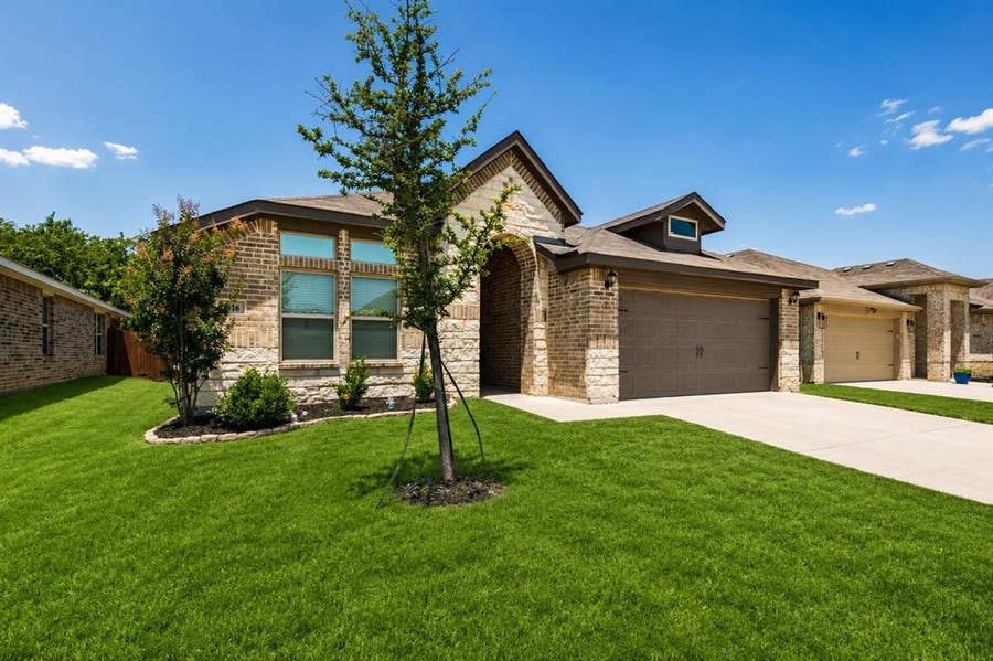 Property photo for 9916 Mescalbean Boulevard, Fort Worth, TX