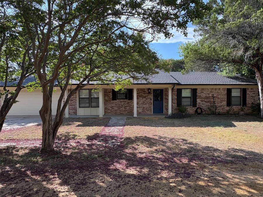 Property photo for 520 Crestwood Drive, Granbury, TX