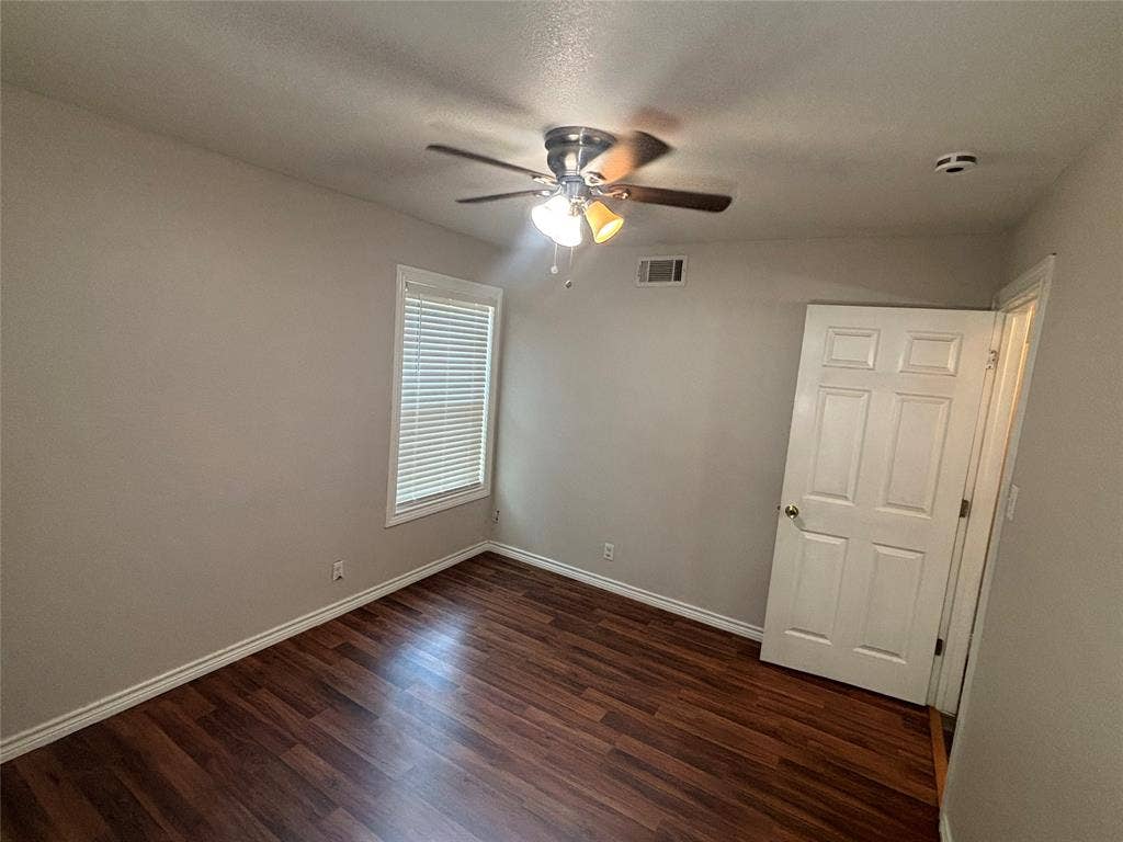 910 NE 31st, Grand Prairie, TX 75050 910 NE 31st, Grand Prairie, TX 75050