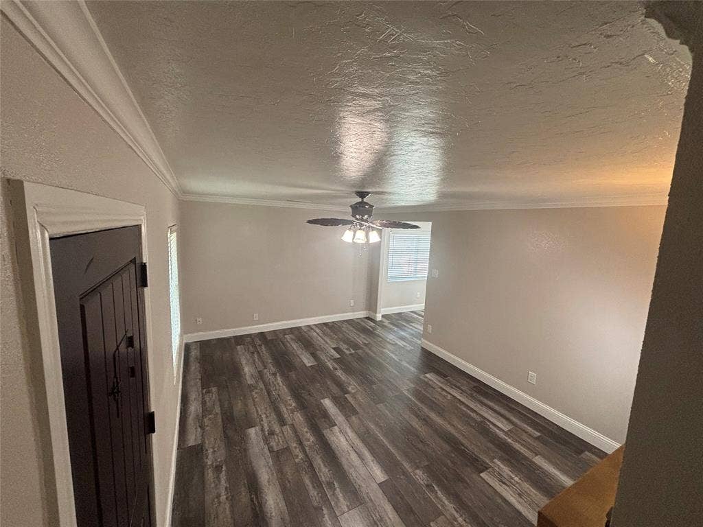 910 NE 31st, Grand Prairie, TX 75050 Living Area