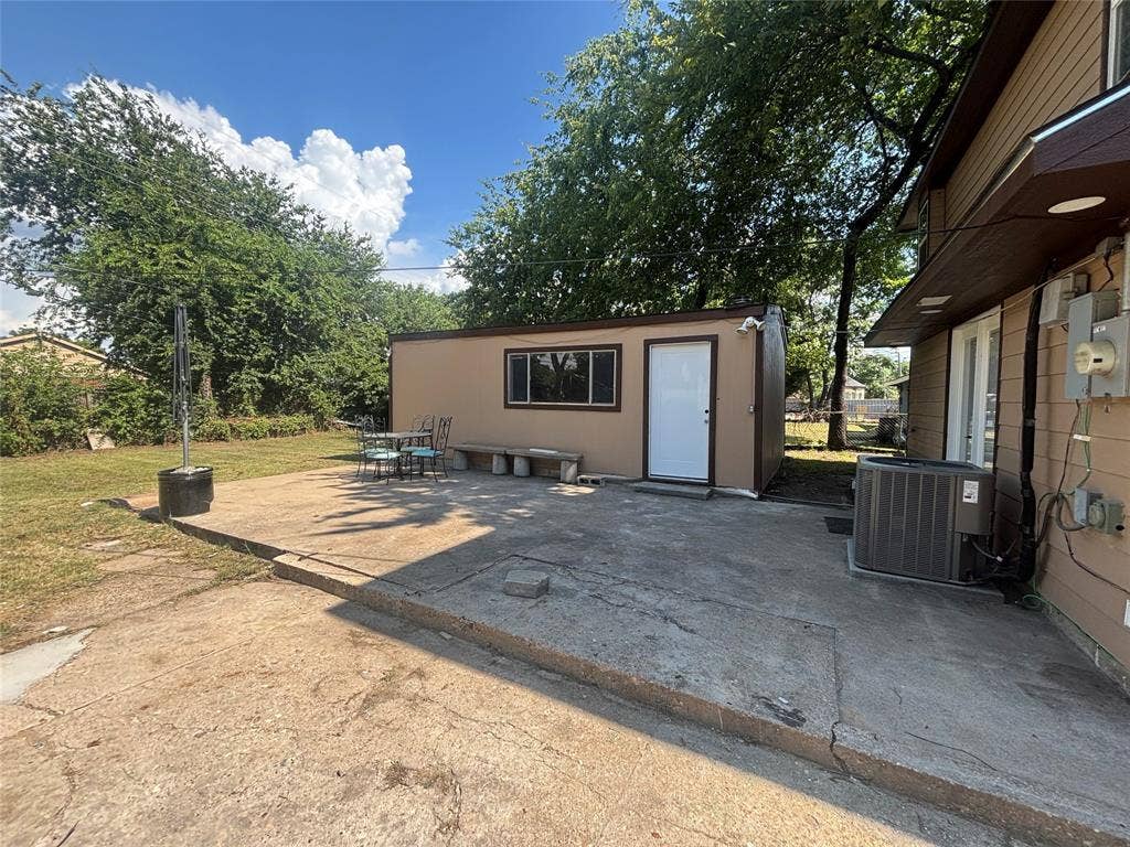 910 NE 31st, Grand Prairie, TX 75050 910 NE 31st, Grand Prairie, TX 75050