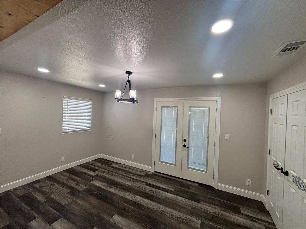 910 NE 31st, Grand Prairie, TX 75050 Dining Room Area