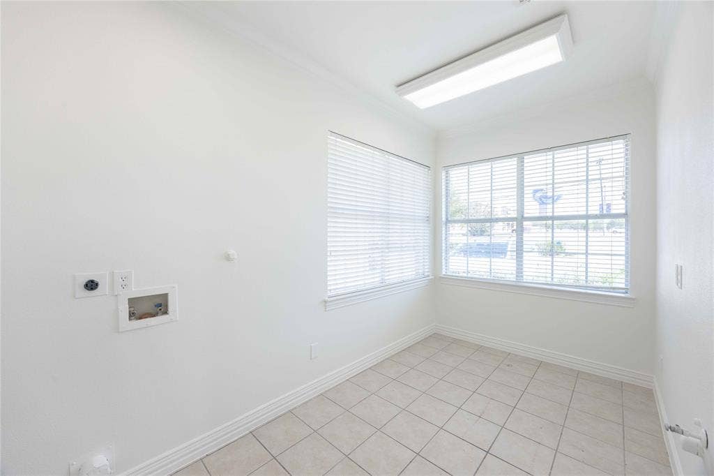2840 Keller Springs Road, #1201, Carrollton, TX 75006 Tiled flooring, white window blinds, and overhead fluorescent lighting