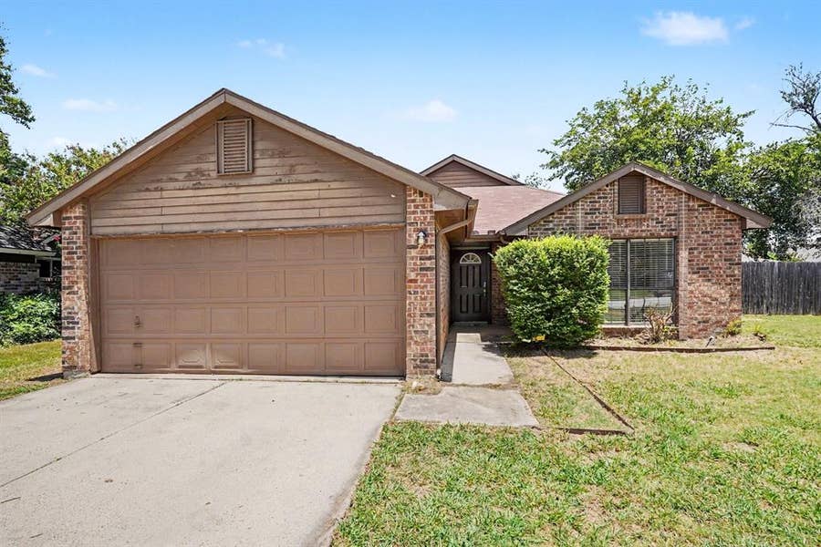 Property photo for 4245 Periwinkle Drive, Fort Worth, TX