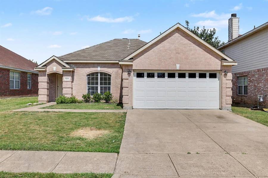 Property photo for 7315 Marsland Lane, Arlington, TX