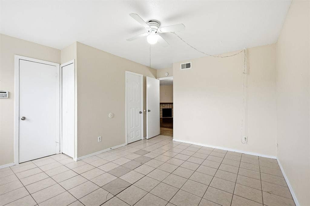 3048 Navarro Lane, Grand Prairie, TX 75052