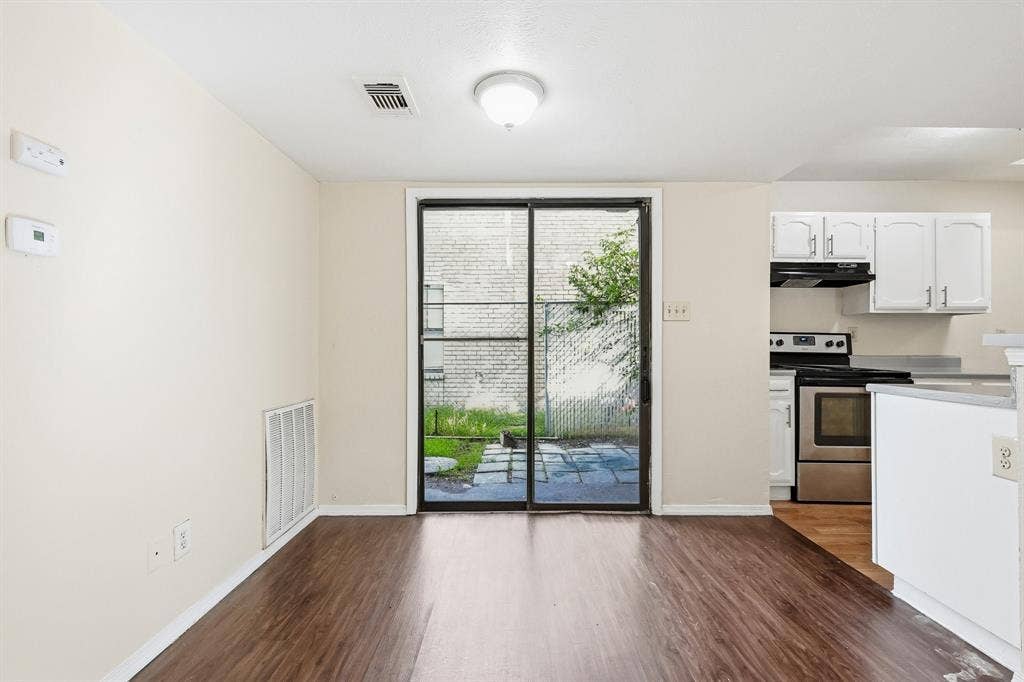 3048 Navarro Lane, Grand Prairie, TX 75052