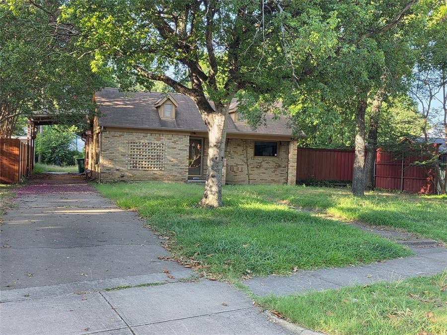 Property photo for 2216 Daisy Lane, Fort Worth, TX