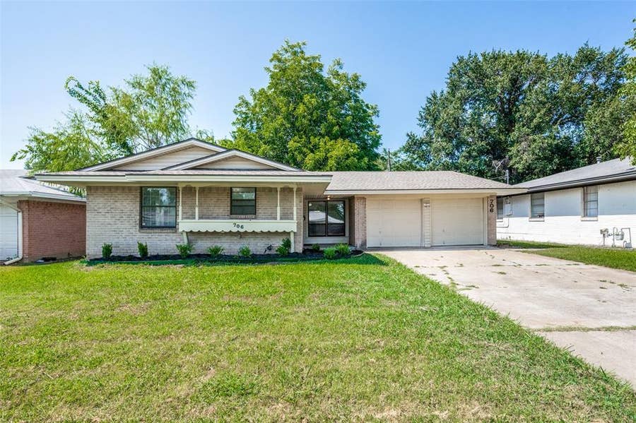 Property photo for 706 Goodyear Street, Irving, TX