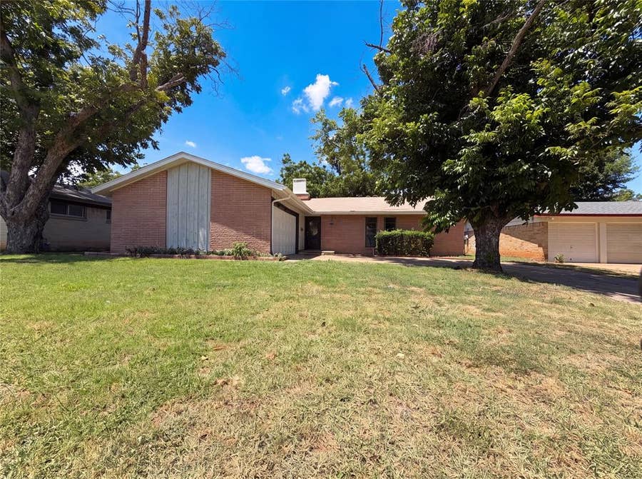 Property photo for 2111 Royal Oaks Drive, Irving, TX