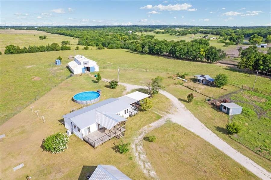 Property photo for 1154 Outlaw Trail, Wolfe City, TX
