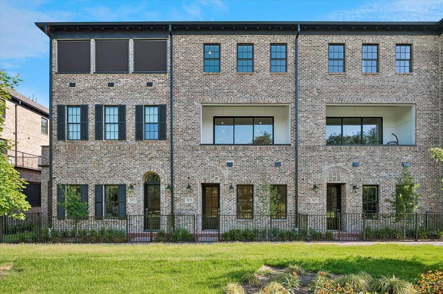 Property photo for 5029 Magnolia Circle, Addison, TX