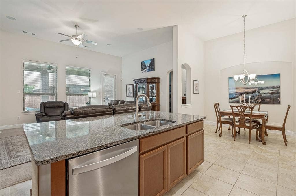 2810 Green Circle Drive, Mansfield, TX 76063 2810 Green Circle Drive, Mansfield, TX 76063