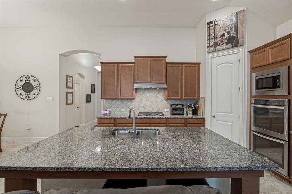 2810 Green Circle Drive, Mansfield, TX 76063 2810 Green Circle Drive, Mansfield, TX 76063