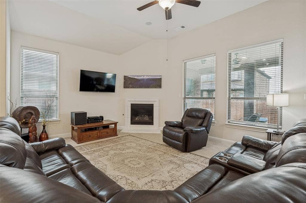 2810 Green Circle Drive, Mansfield, TX 76063 2810 Green Circle Drive, Mansfield, TX 76063