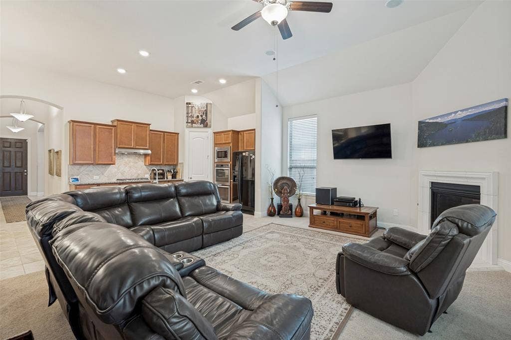 2810 Green Circle Drive, Mansfield, TX 76063 2810 Green Circle Drive, Mansfield, TX 76063