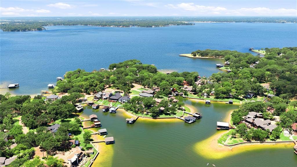 104 Doering Bay Circle, Mabank, TX 75156 104 Doering Bay Circle, Mabank, TX 75156
