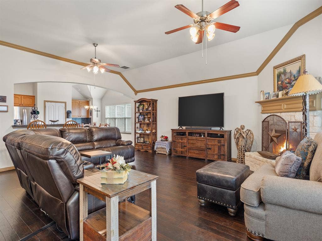 1009 Ethan Drive, Greenville, TX 75402 1009 Ethan Drive, Greenville, TX 75402