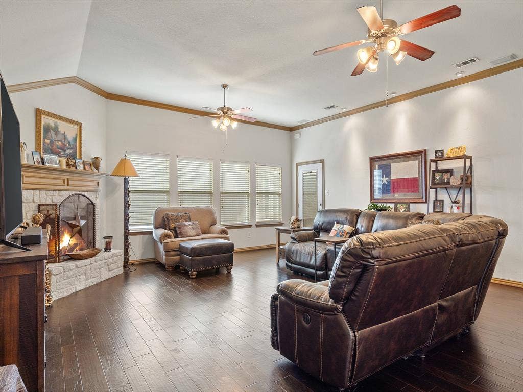 1009 Ethan Drive, Greenville, TX 75402 1009 Ethan Drive, Greenville, TX 75402