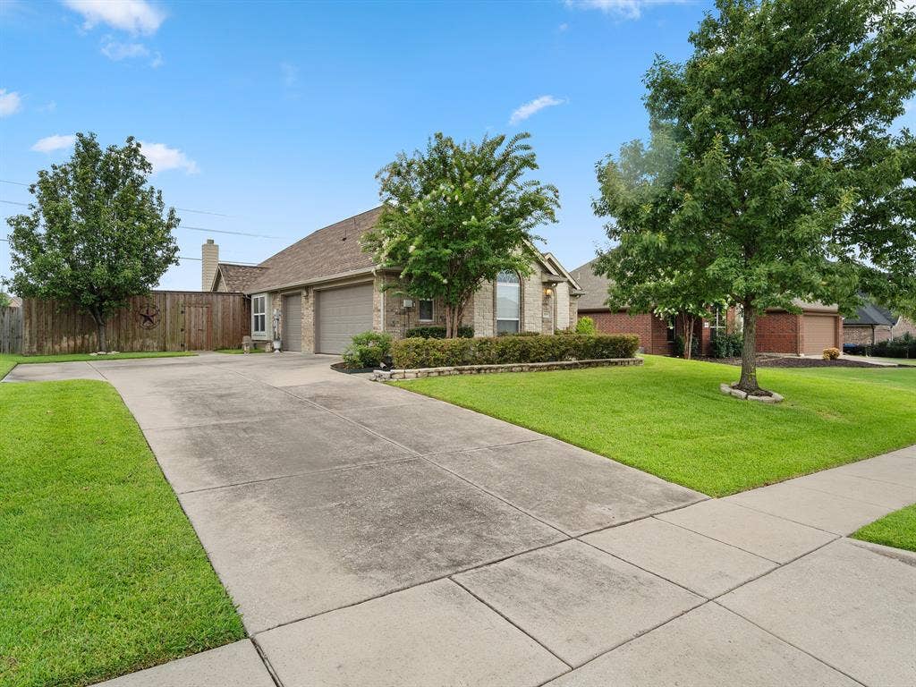 1009 Ethan Drive, Greenville, TX 75402 1009 Ethan Drive, Greenville, TX 75402