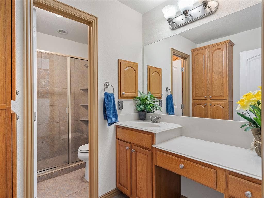 1009 Ethan Drive, Greenville, TX 75402 1009 Ethan Drive, Greenville, TX 75402