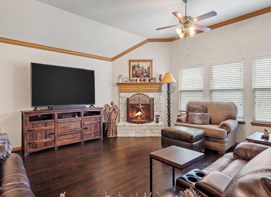 1009 Ethan Drive, Greenville, TX 75402 1009 Ethan Drive, Greenville, TX 75402