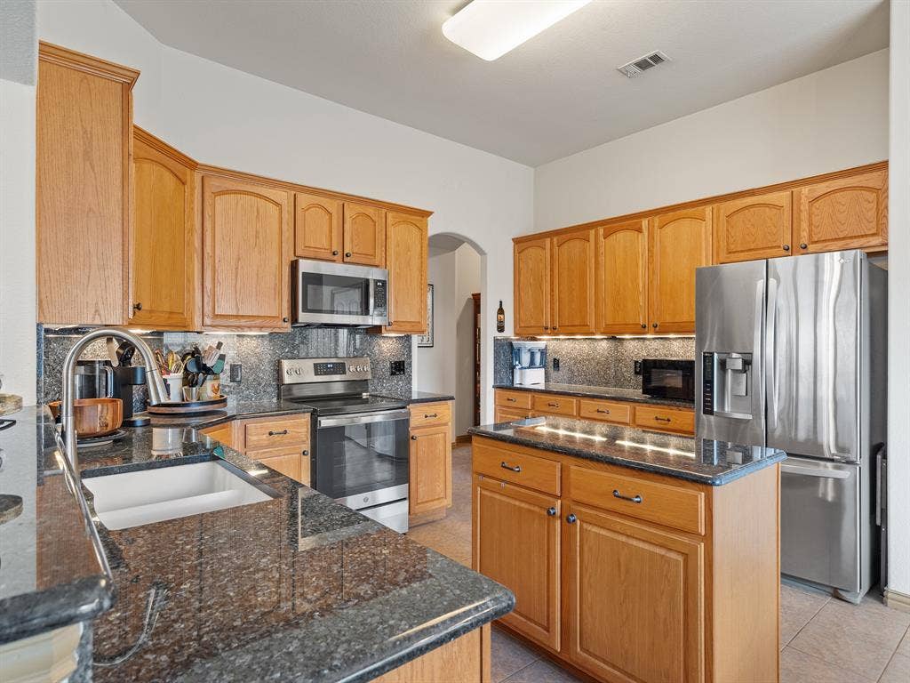 1009 Ethan Drive, Greenville, TX 75402 1009 Ethan Drive, Greenville, TX 75402