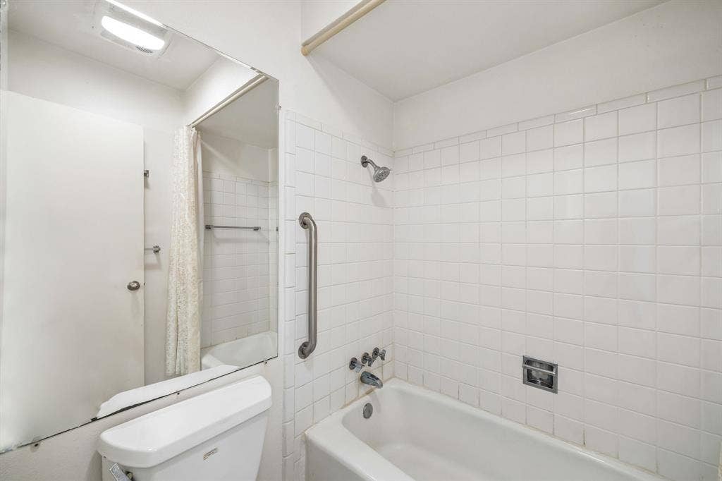 2010 Custer Parkway, Richardson, TX 75080 Primary Ensuite Bath