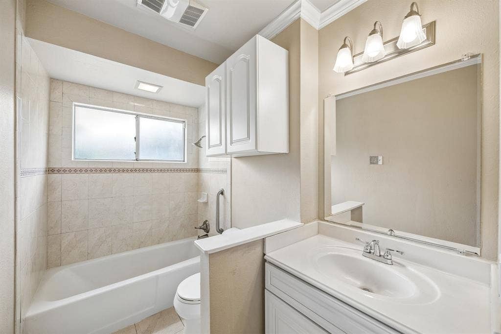 2010 Custer Parkway, Richardson, TX 75080 Full Bath
