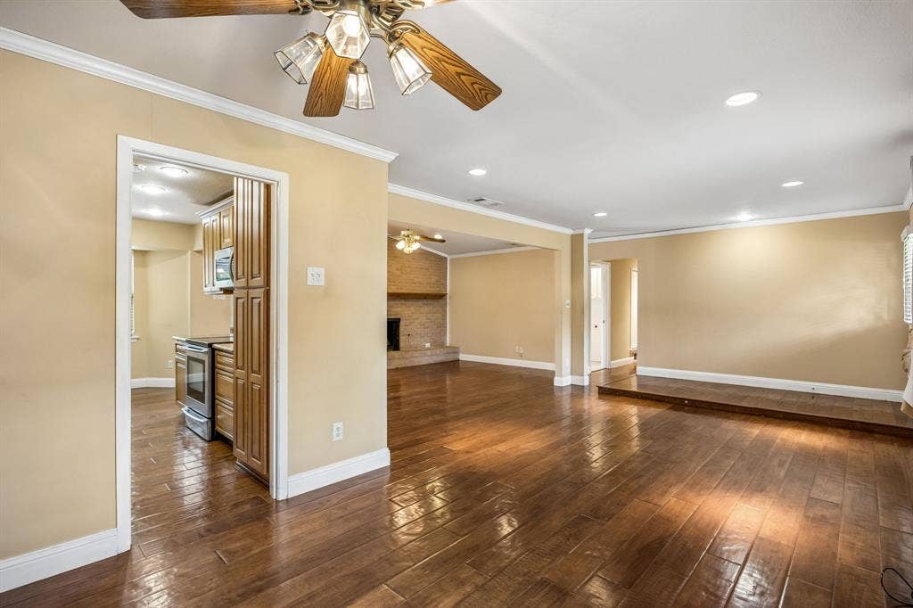 2010 Custer Parkway, Richardson, TX 75080 Open Living Floor Plan