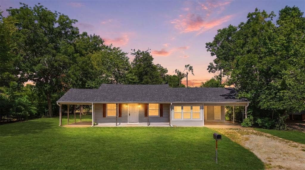 337 N 1st Street, Point, TX 75472 Ranch-style residence featuring light gray siding and a dark shingle roof