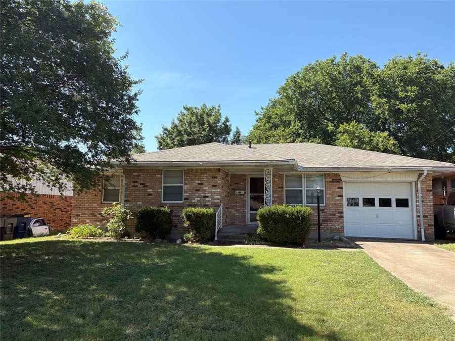 Property photo for 588 Rea Avenue, Lancaster, TX
