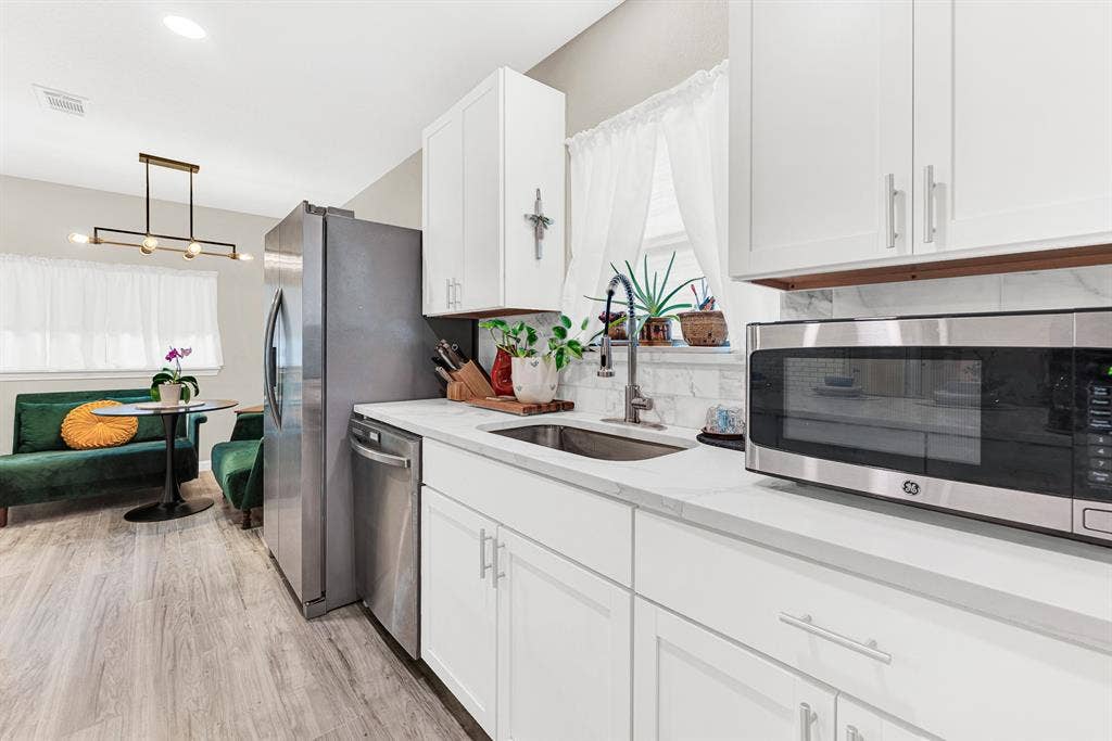 745 Pinehurst Drive, Richardson, TX 75080 Enjoy gorgeous countertops, SS appliances, incl. vent